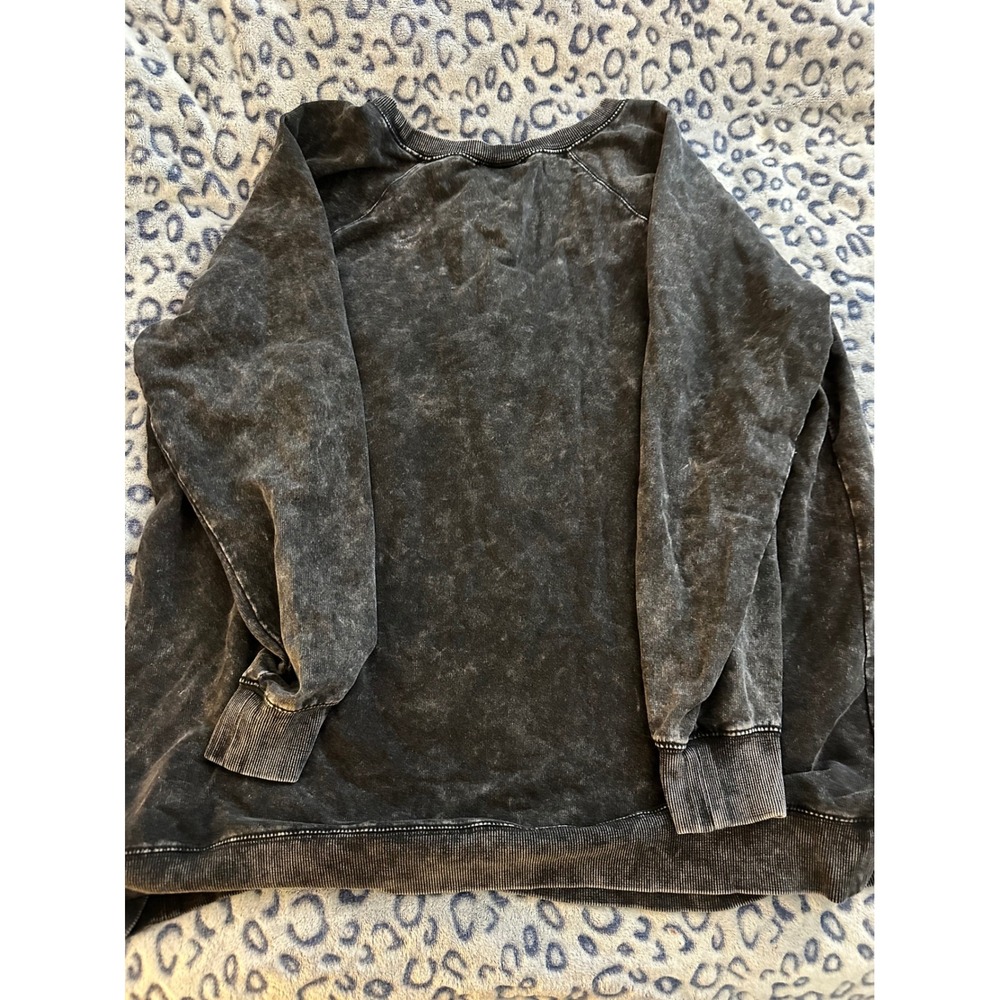 Torrid Skull & Heart Gray‎ Distressed Sweater Crewneck Size 0X - Picture 2 of 3